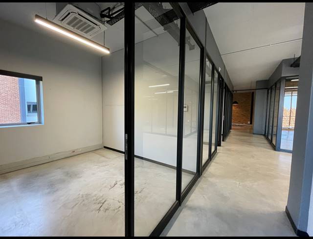 285M² OFFICE TO LET IN BRYANSTON